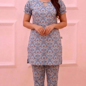 মেয়েদের টি-শার্ট===13