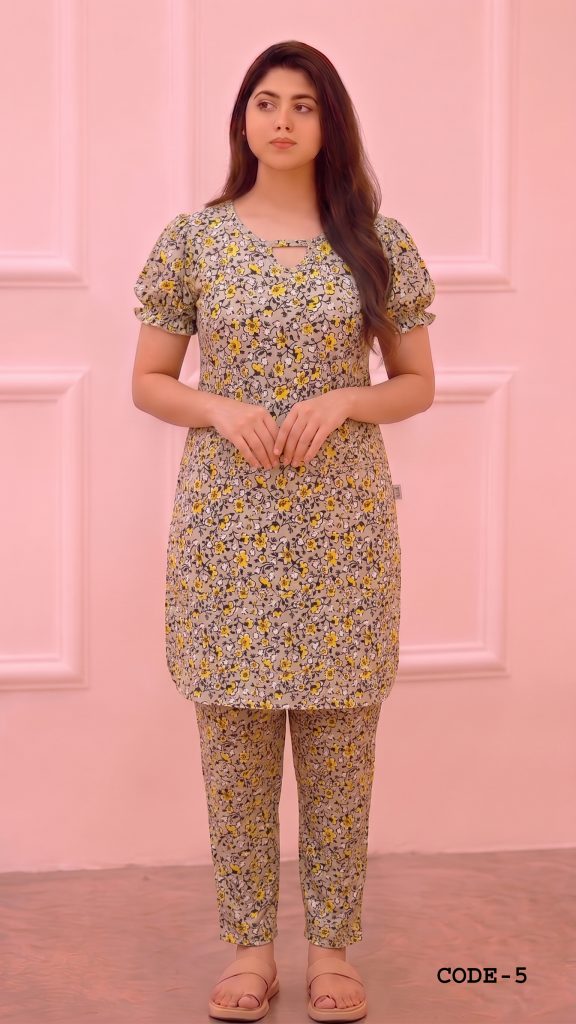 মেয়েদের টি-শার্ট==05